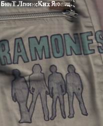 Группа RAMONES в тени